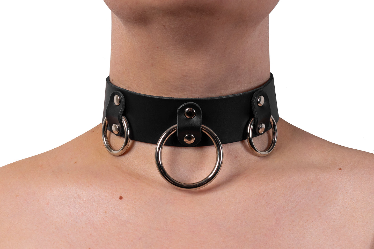 Leather collar with three rings
