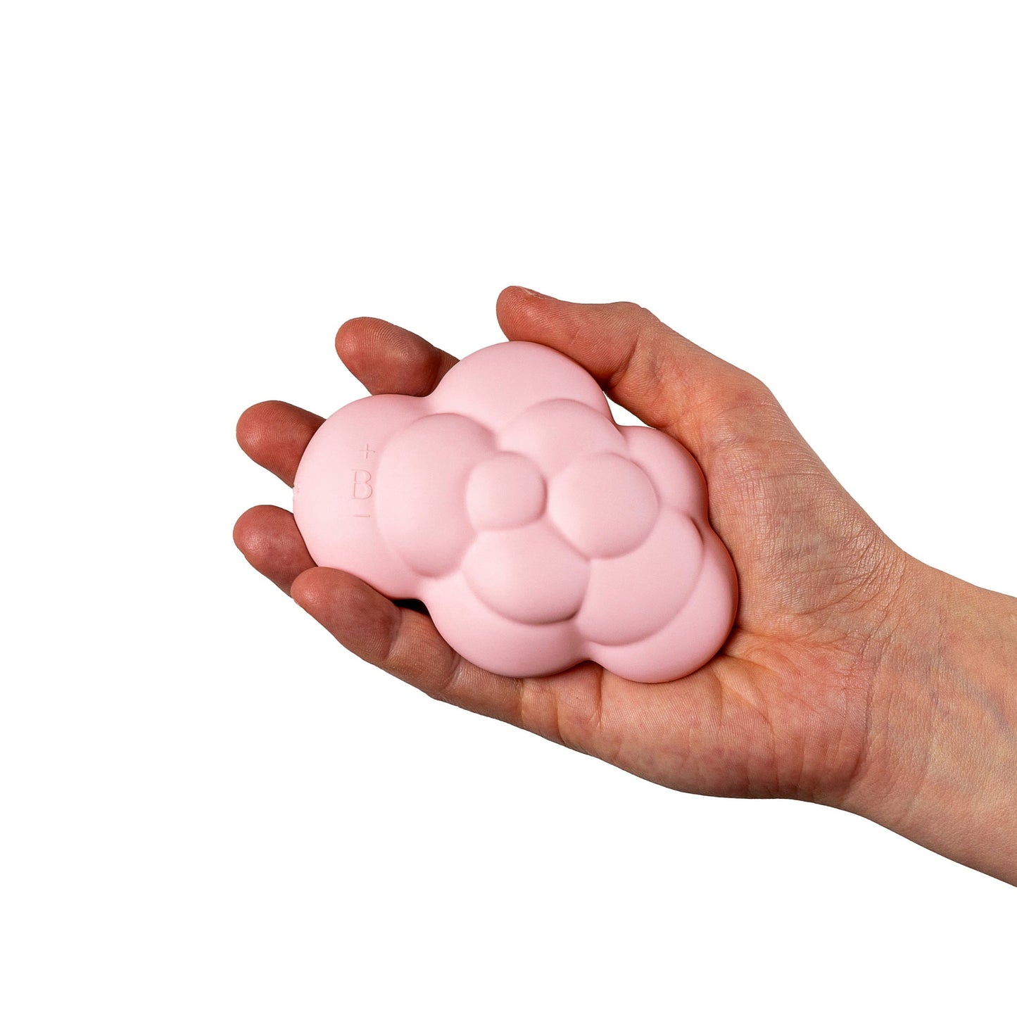 Pilvi vibraattori kädessä, valkoinen tausta